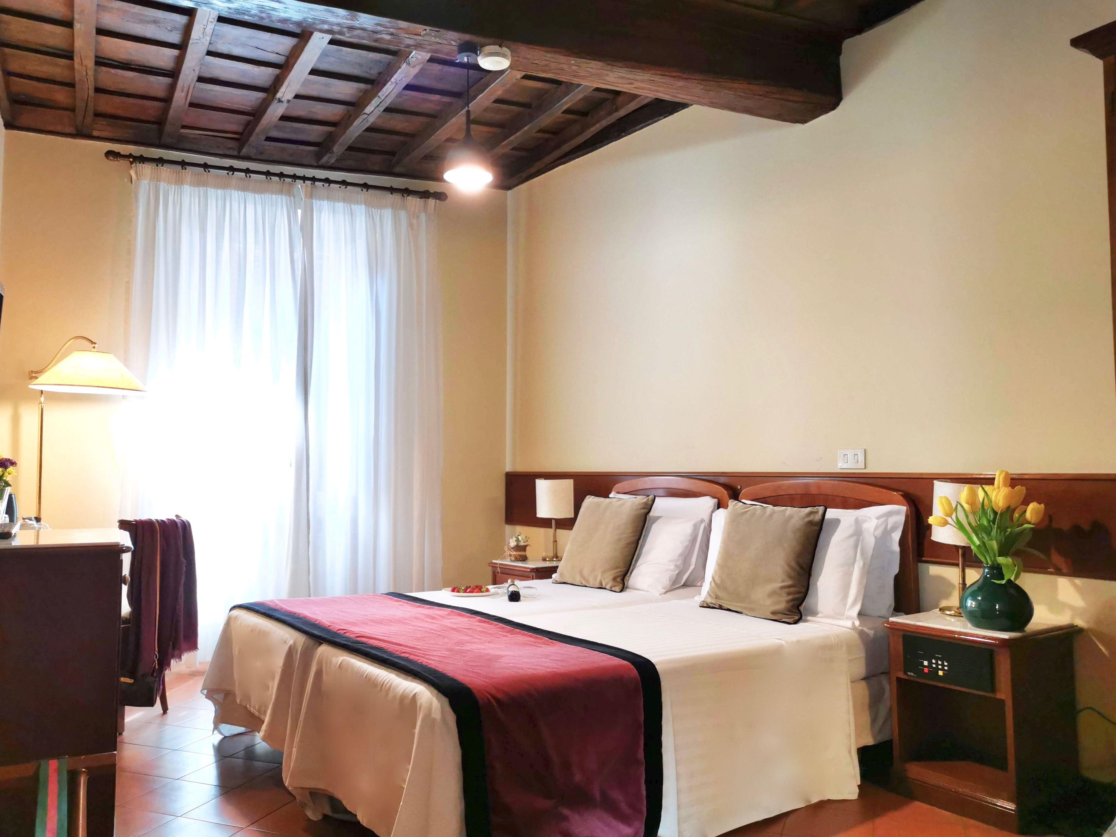 Hotel Teatro Di Pompeo - Rome — Photos 2